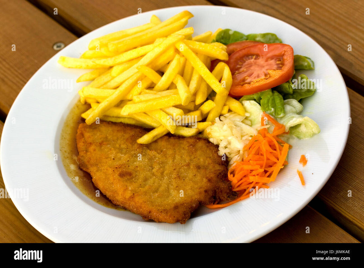 Putenschnitzel paniert mit Pommes & Salat – GateOne Nuertingen Putenschnitzel paniert mit Pommes & Salat – GateOne Nuertingen